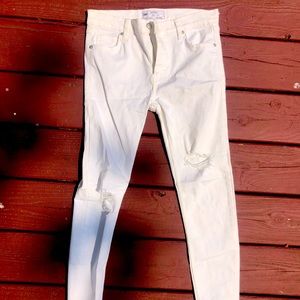We the Free NEVER WORN white ripped jeans
